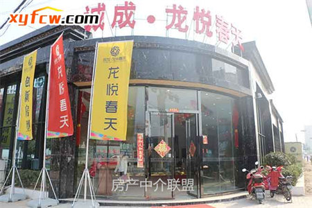 实验中学西校区世尊华府3室2厅2卫85万带车位可分期。